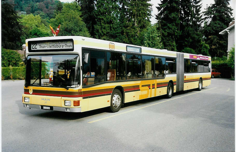 (035'006) - STI Thun - Nr. 69/BE 456'869 - MAN am 31. Juli 1999 bei der Schifflndte Thun