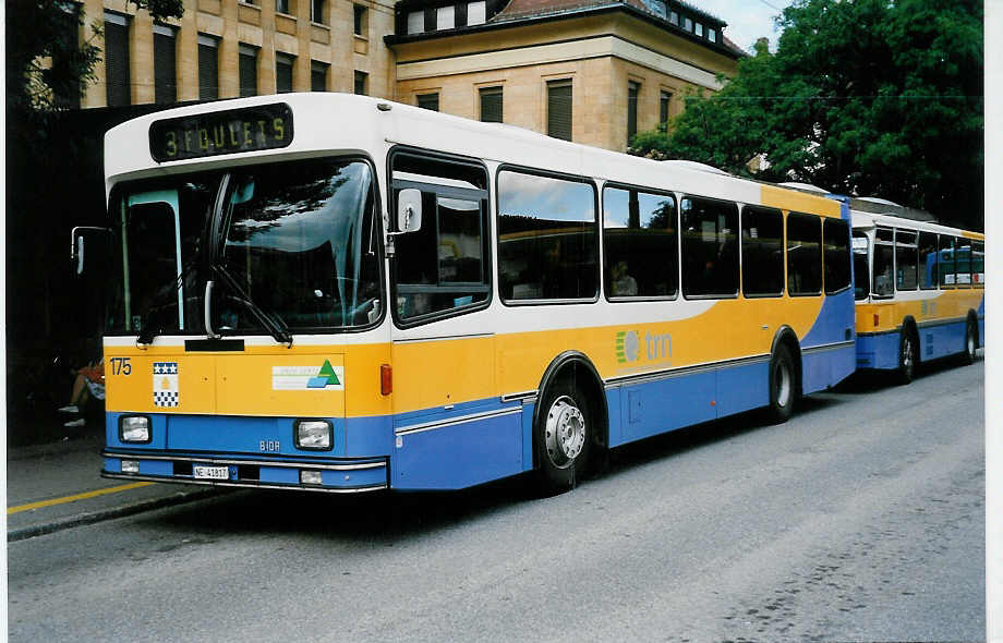 (035'211) - TC La Chaux-de-Fonds - Nr. 175/NE 41'817 - Volvo/Lauber am 8. August 1999 beim Bahnhof La Chaux-de-Fonds