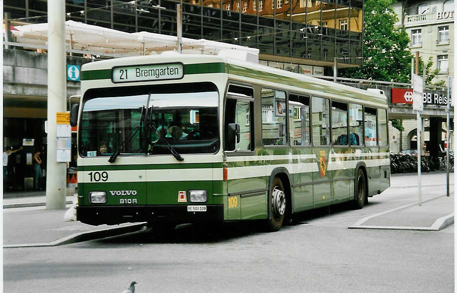 (035'224) - SVB Bern - Nr. 109/BE 500'109 - Volvo/R&J am 9. August 1999 beim Bahnhof Bern