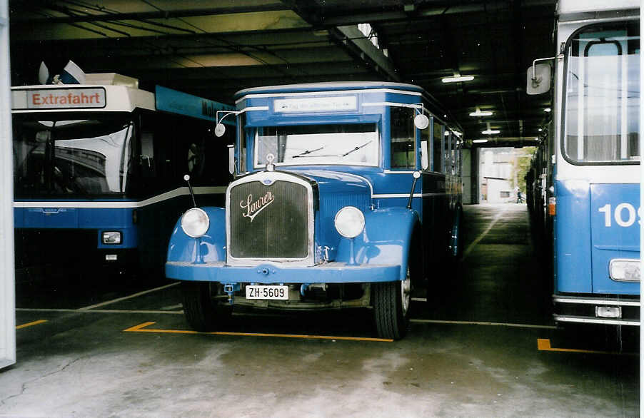 (035'619) - VBZ Zrich - Nr. 9/ZH 5609 - Saurer/SWS (ex Bamert, Wollerau; ex BBA Aarau Nr. 1; ex VBZ Zrich Nr. 209; ex VBZ Zrich Nr. 9) am 28. August 1999 in Luzern, Depot VBL