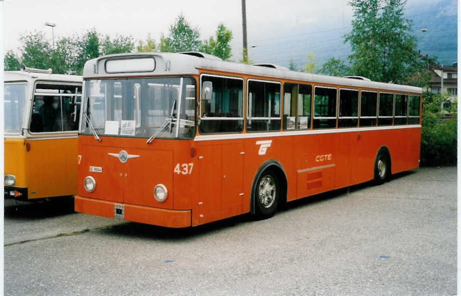 (035'832) - TPG Genve (Knoerr) - Nr. 437/GE 96'044 - Saurer/Lauber-R&J (ex Nr. 58; ex Nr. 437) am 28. August 1999 in Oensingen, Saurertreffen