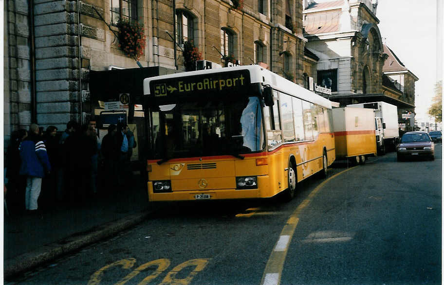 (037'509) - PTT-Regie - P 25'108 - Mercedes am 1. November 1999 beim Bahnhof Basel