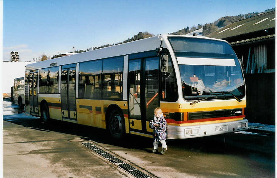 (038'017) - STI Thun - Nr. 8/BE 26'034 - Den Oudsten (ex TSG Blumenstein Nr. 8) am 20. Dezember 1999 in Thun, Garage