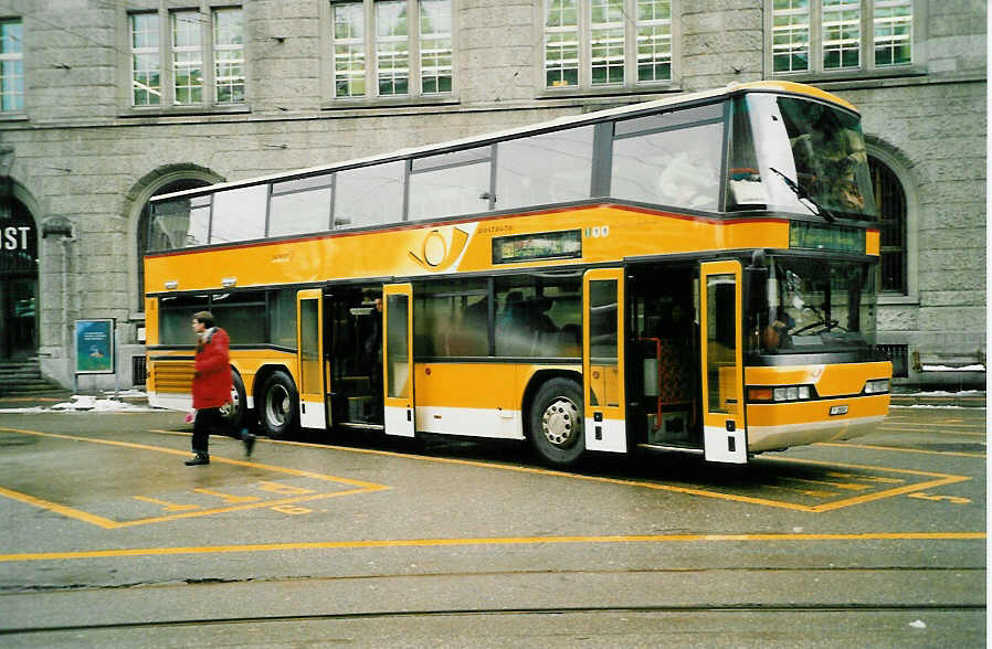 (038'626) - PTT-Regie - P 28'000 - Neoplan am 1. Januar 2000 beim Bahnhof St. Gallen