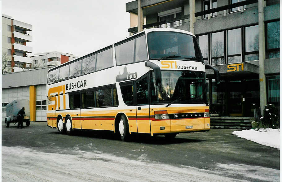 (038'831) - STI Thun - Nr. 37/BE 263'537 - Setra (ex Funi-Car, Biel) am 29. Januar 2000 in Thun, Garage