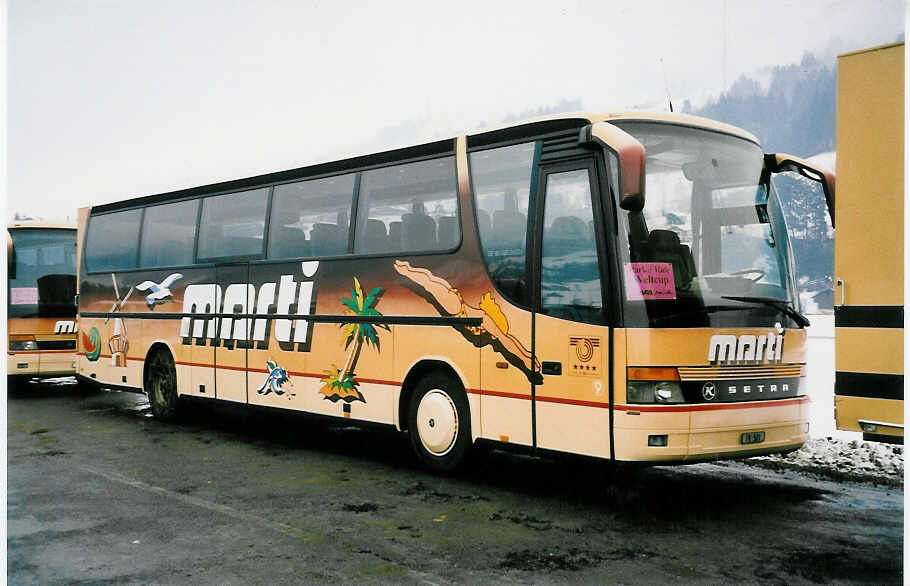 (039'104) - Marti, Kallnach - Nr. 9/FR 501 - Setra am 19. Februar 2000 in Frutigen, Flugplatz