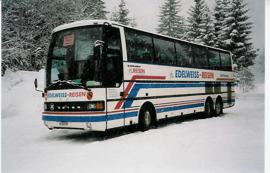 (039'115) - Sarbach, Langenthal - BE 250'078 - Setra am 19. Februar 2000 in Adelboden, Unter dem Birg