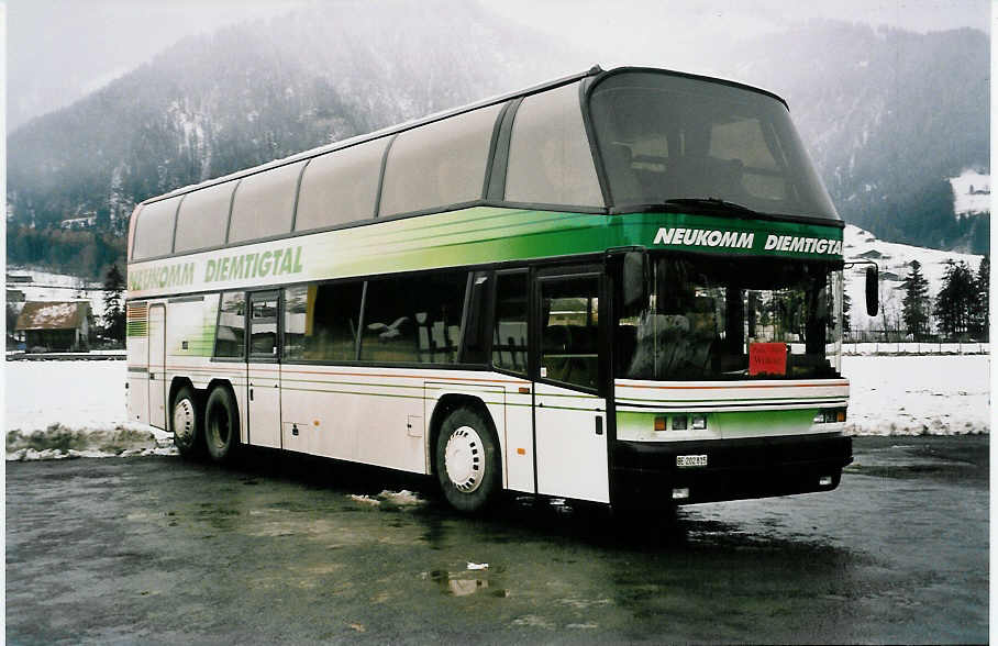 (039'130) - Neukomm, Horboden - BE 202'815 - Neoplan am 19. Februar 2000 in Frutigen, Flugplatz