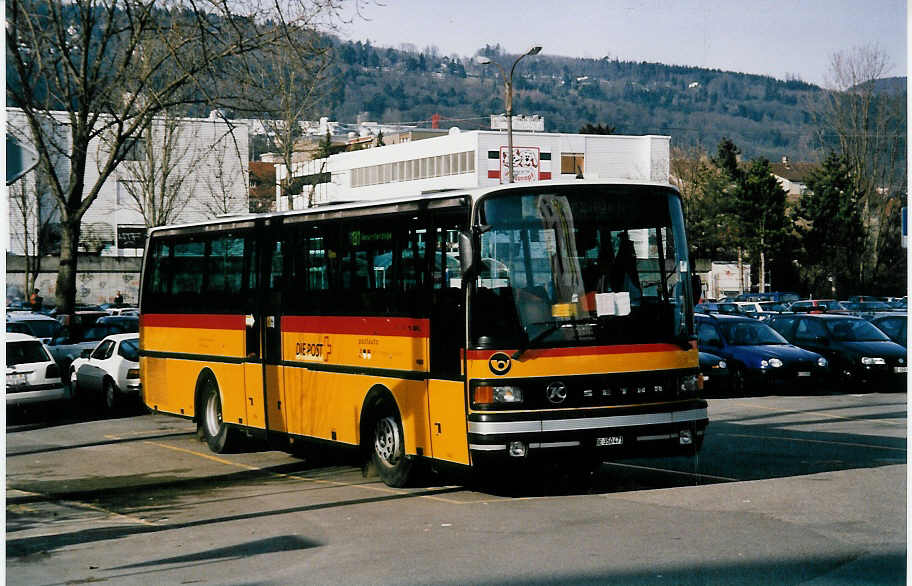 (039'318) - AVA Aarberg - Nr. 7/BE 350'471 - Setra am 21. Februar 2000 in Biel, Kongresshaus