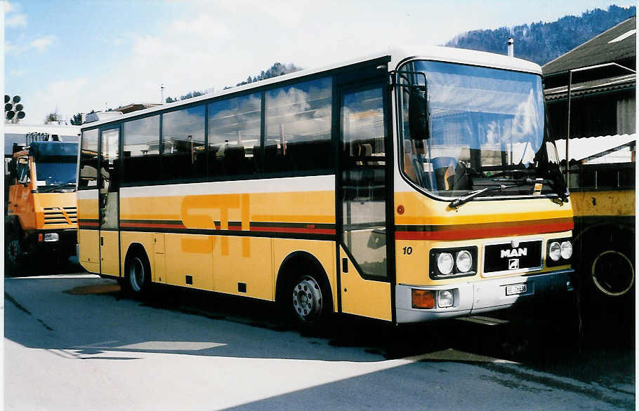 (039'423) - STI Thun - Nr. 10/BE 26'636 - MAN/Gppel (ex TSG Blumenstein Nr. 10) am 2. Mrz 2000 in Thun, Garage