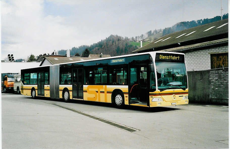 (039'533) - STI Thun - Nr. 76/BE 272'476 - Mercedes am 9. Mrz 2000 in Thun, Garage