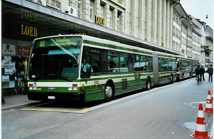 (039'611) - SVB Bern - Nr. 246/BE 518'246 - Van Hool am 14. Mrz 2000 beim Bahnhof Bern