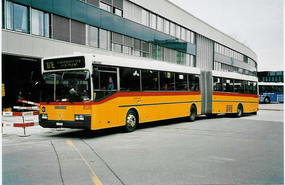 (039'710) - PTT-Regie - P 27'707 - Mercedes am 14. Mrz 2000 in Bern, Postautostation