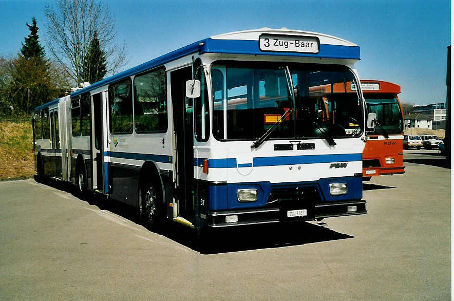 (040'020) - ZVB Zug - Nr. 37/ZG 3387 - FBW/Hess am 8. April 2000 in Zug, Garage