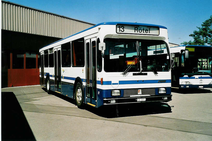 (040'029) - ZVB Zug - Nr. 27/ZG 3377 - FBW/R&J am 8. April 2000 in Zug, Garage