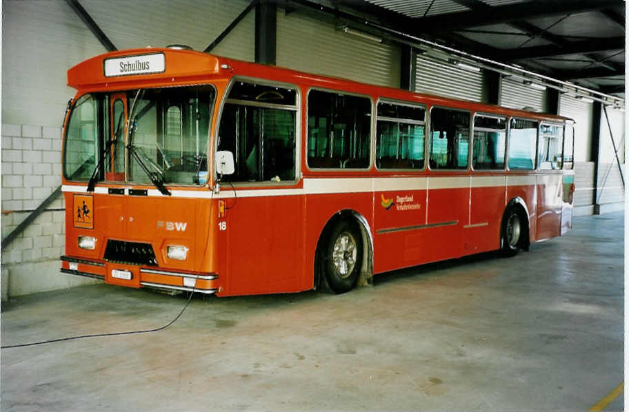 (040'203) - ZVB Zug - Nr. 18/ZG 3368 - FBW/Hess-Tscher am 8. April 2000 in Zug, Garage