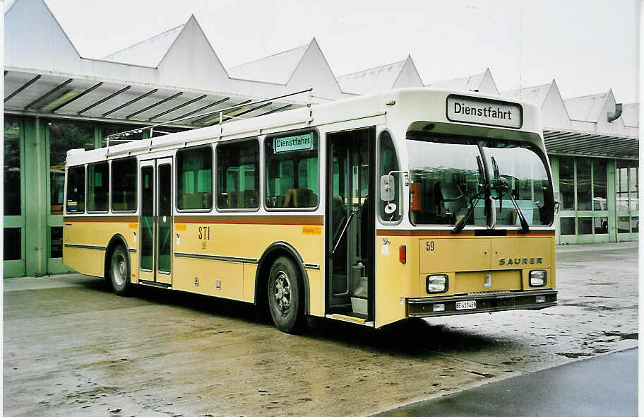 (040'229) - STI Thun - Nr. 59/BE 413'459 - Saurer/R&J am 18. April 2000 in Thun, Garage