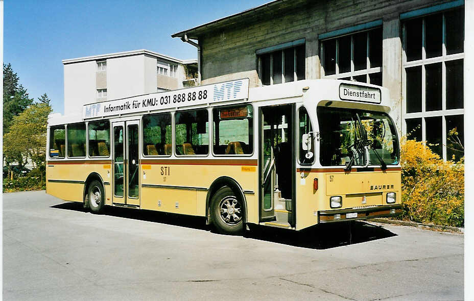 (040'308) - STI Thun - Nr. 57/BE 413'457 - Saurer/R&J am 20. April 2000 in Thun, Garage