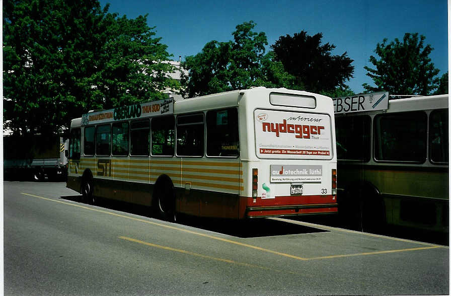 (040'509) - STI Thun - Nr. 33/BE 419'033 - Volvo/R&J (ex SAT Thun Nr. 33) am 11. Mai 2000 bei der Schifflndte Thun