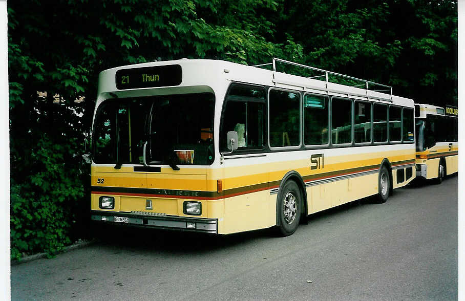 (040'637) - STI Thun - Nr. 52/BE 396'552 - Saurer/R&J am 28. Mai 2000 bei der Schifflndte Thun