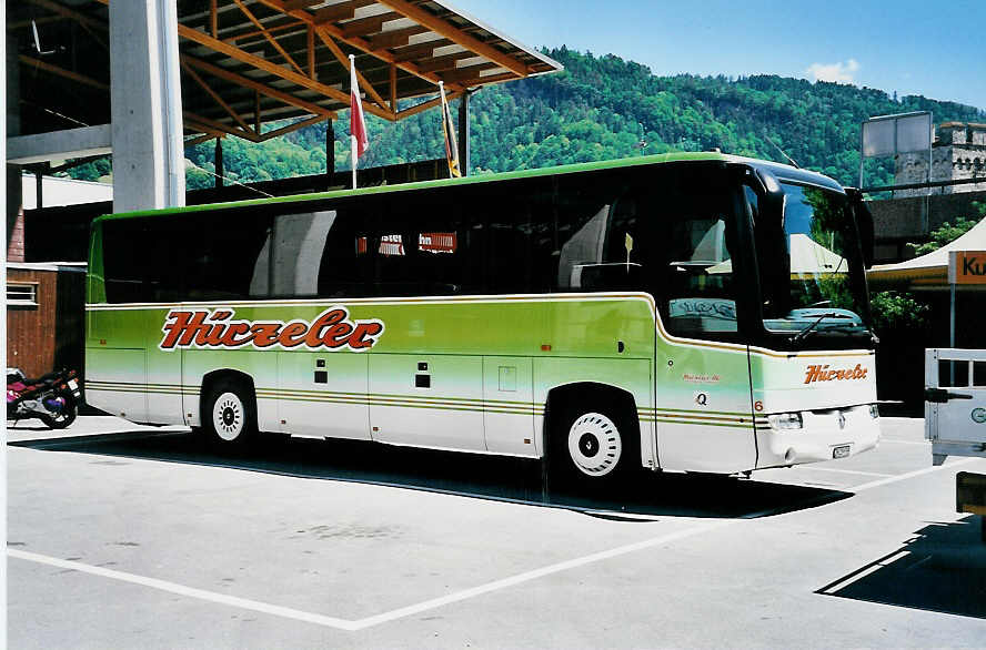 (040'728) - Hrzeler, Dietikon - Nr. 6/ZH 219'939 - Renault am 2. Juni 2000 in Thun, Grabengut