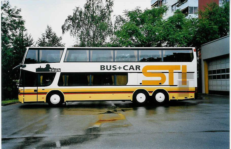 (040'821) - STI Thun - Nr. 37/BE 263'537 - Setra (ex Funi-Car, Biel) am 6. Juni 2000 in Thun, Garage