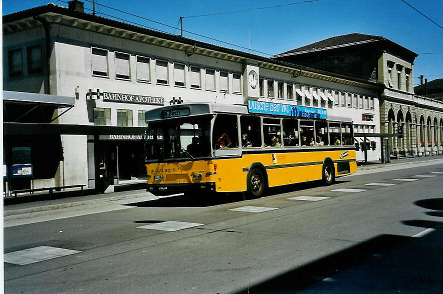 (041'328) - VBSH Schaffhausen - Nr. 19/SH 38'019 - Saurer/Hess am 19. Juni 2000 beim Bahnhof Schaffhausen