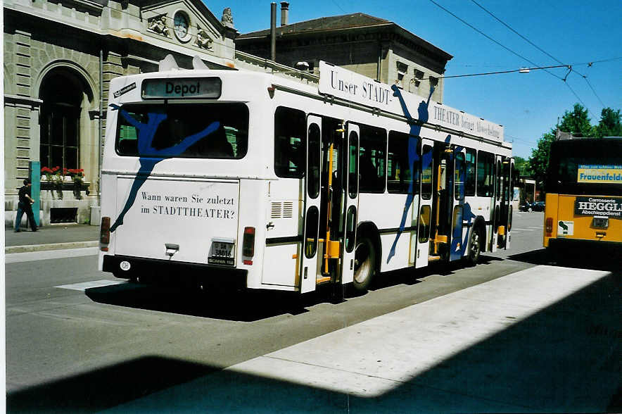 (041'415) - VBSH Schaffhausen - Nr. 16/SH 38'016 - Scania/FHS am 19. Juni 2000 beim Bahnhof Schaffhausen