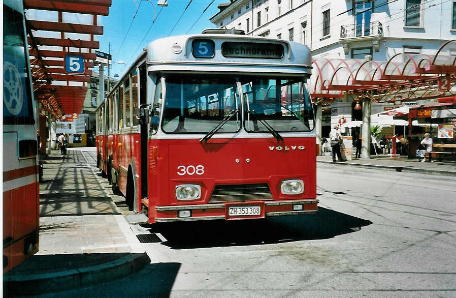 (041'502) - WV Winterthur - Nr. 308/ZH 353'308 - Volvo/Hess am 19. Juni 2000 beim Hauptbahnhof Winterthur