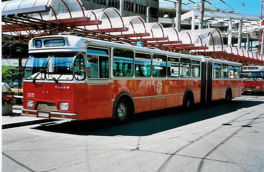 (041'513) - WV Winterthur - Nr. 305/ZH 353'305 - Volvo/Hess am 19. Juni 2000 beim Hauptbahnhof Winterthur