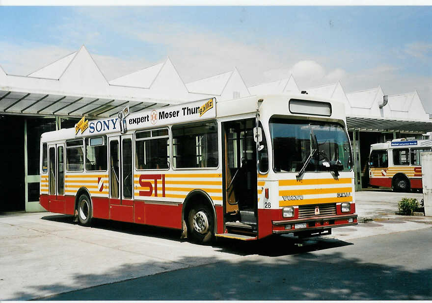 (041'601) - STI Thun - Nr. 28/BE 419'028 - Volvo/R&J (ex SAT Thun Nr. 28) am 22. Juni 2000 in Thun, Garage