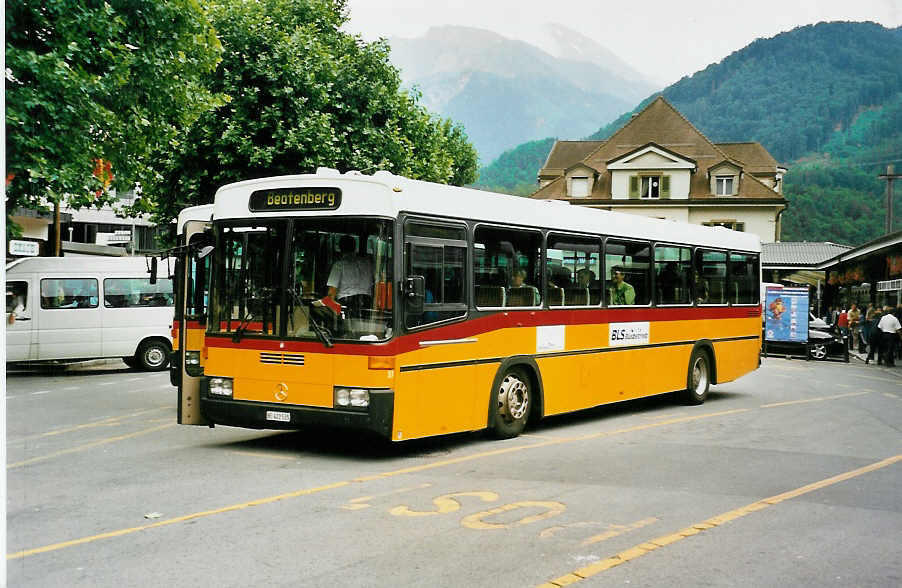 (041'706) - AAGI Interlaken - Nr. 37/BE 422'535 - Mercedes/R&J (ex P 25'301) am 9. Juli 2000 beim Bahnhof Interlaken West