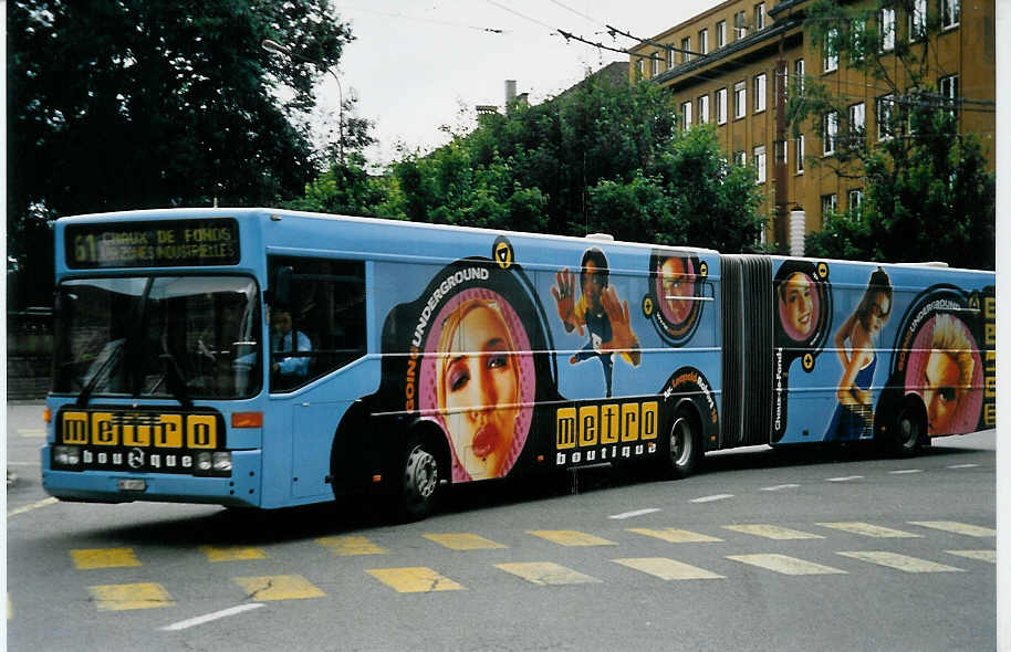 (041'811) - TC La Chaux-de-Fonds - Nr. 181/NE 91'281 - Mercedes am 12. Juli 2000 beim Bahnhof La Chaux-de-Fonds