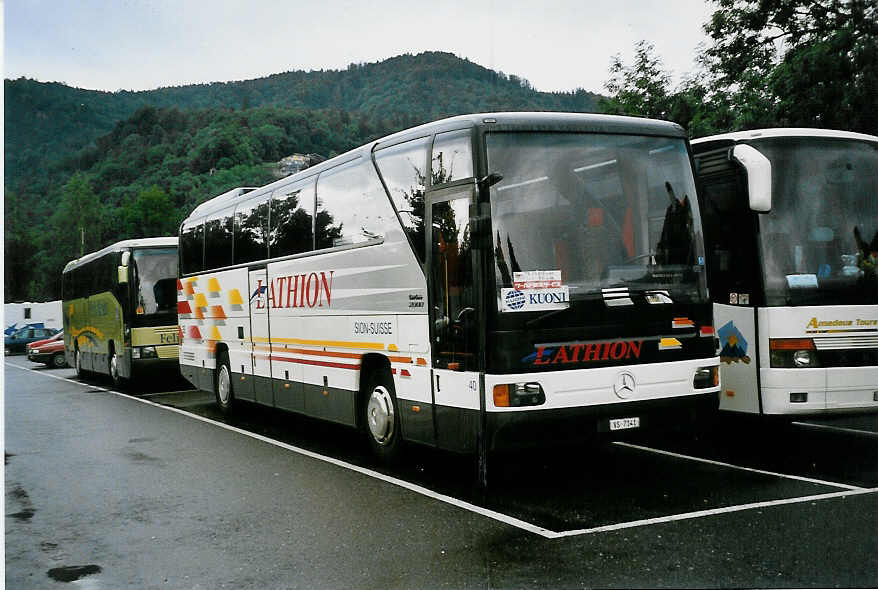 (042'003) - Lathion, Sion - Nr. 40/VS 7141 - Mercedes am 15. Juli 2000 in Thun, Seestrasse