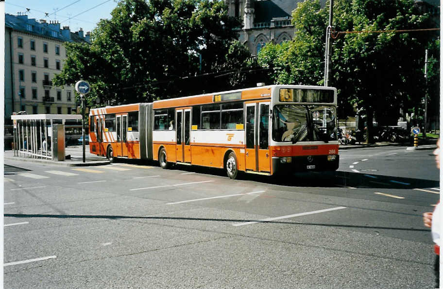 (042'106) - TPG Genve - Nr. 288/GE 96'232 - Mercedes am 19. Juli 2000 beim Bahnhof Genve