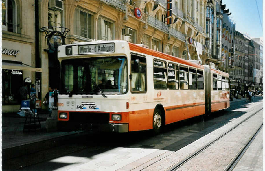 (042'202) - TPG Genve - Nr. 699 - NAW/Hess Gelenktrolleybus am 19. Juli 2000 in Genve, Rue Croix d'Or