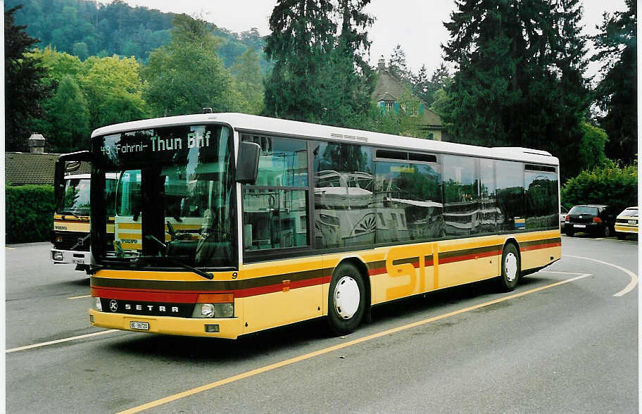 (042'635) - STI Thun - Nr. 9/BE 36'720 - Setra (ex AvH Heimenschwand Nr. 9) am 21. August 2000 bei der Schifflndte Thun