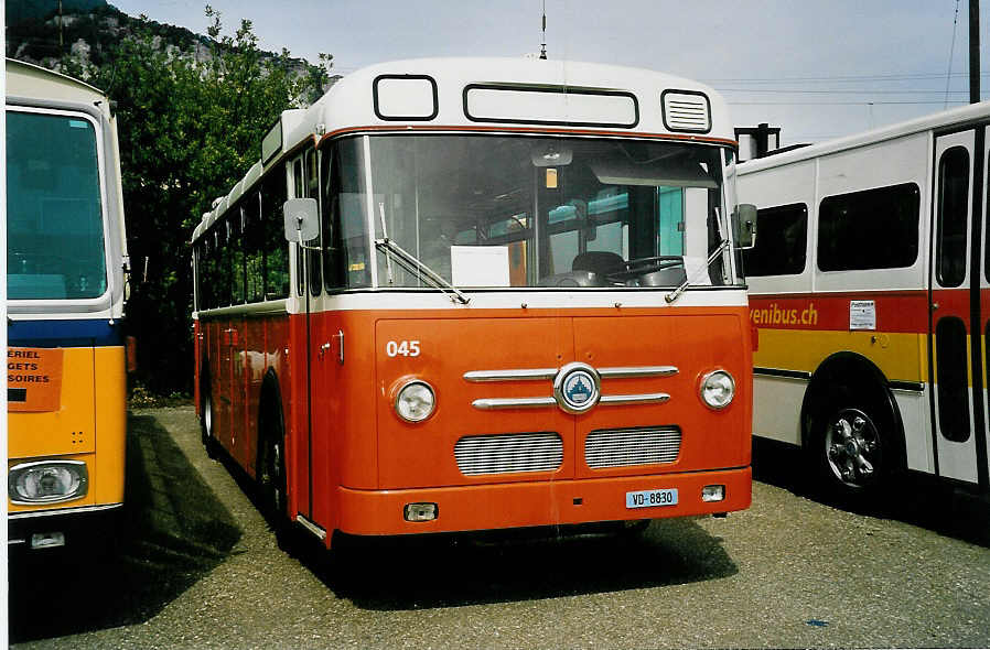 (042'717) - TL Lausanne - Nr. 45/VD 8830 - Saurer/Saurer Enteiser (ex Nr. 1635+259) am 26. August 2000 in Oensingen, Saurertreffen