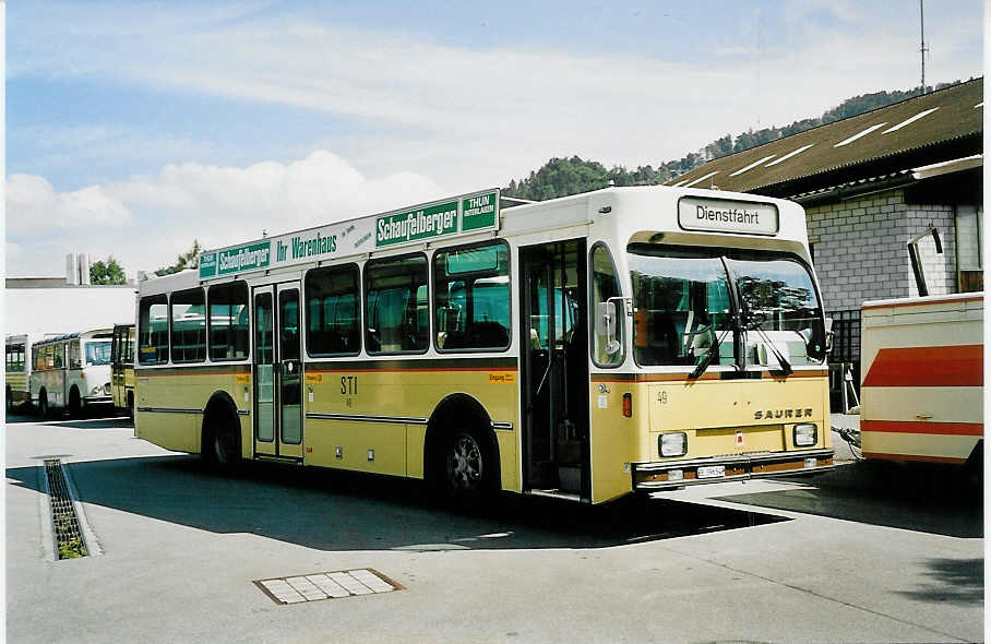 (043'007) - STI Thun - Nr. 49/BE 396'549 - Saurer/R&J am 29. August 2000 in Thun, Garage