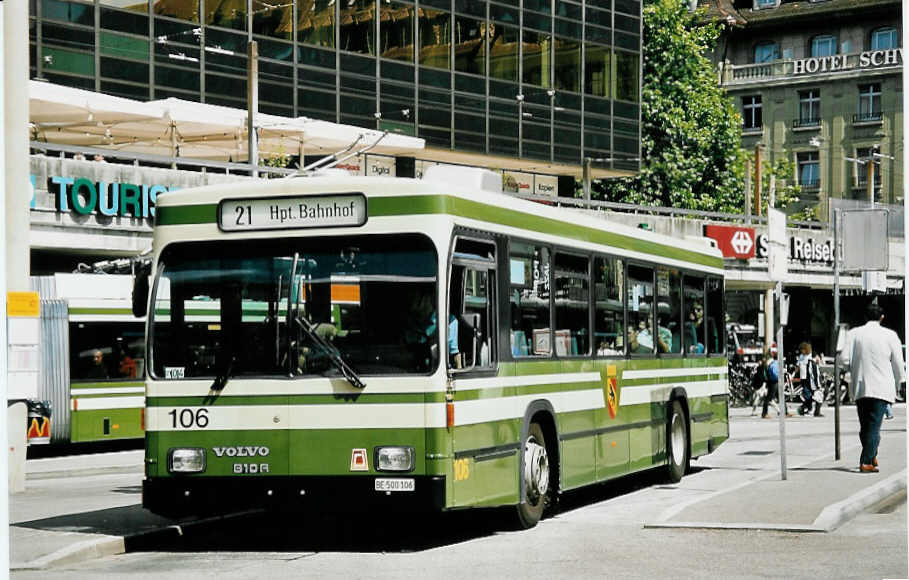 (043'016) - SVB Bern - Nr. 106/BE 500'106 - Volvo/R&J am 1. September 2000 beim Bahnhof Bern