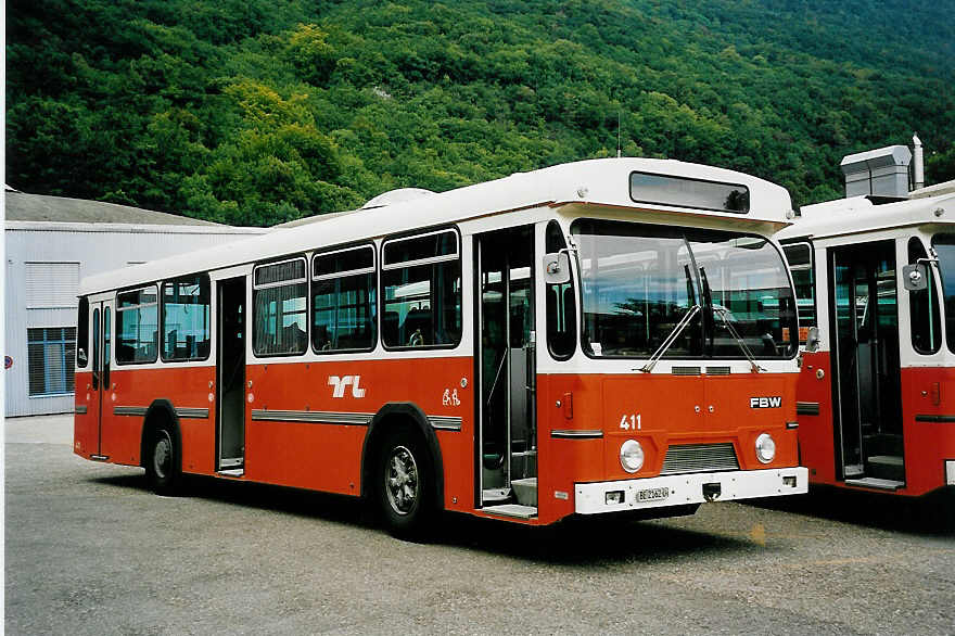 (043'111) - TL Lausanne - Nr. 411/BE 2162 U - FBW/Hess am 6. September 2000 in Biel, BTR