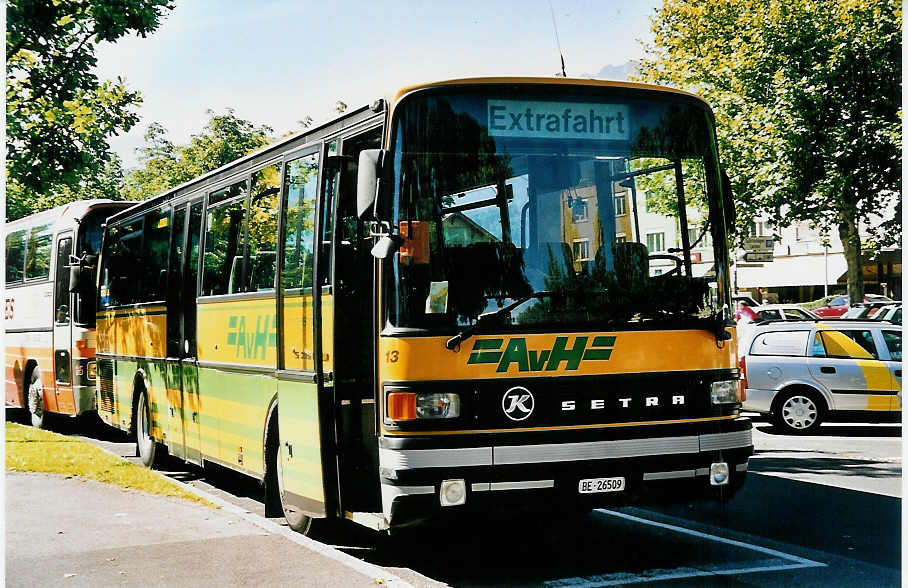 (043'122) - STI Thun - Nr. 13/BE 26'509 - Setra (ex AvH Heimenschwand Nr. 3; ex AGS Sigriswil Nr. 1) am 9. September 2000 in Thun, Lachen