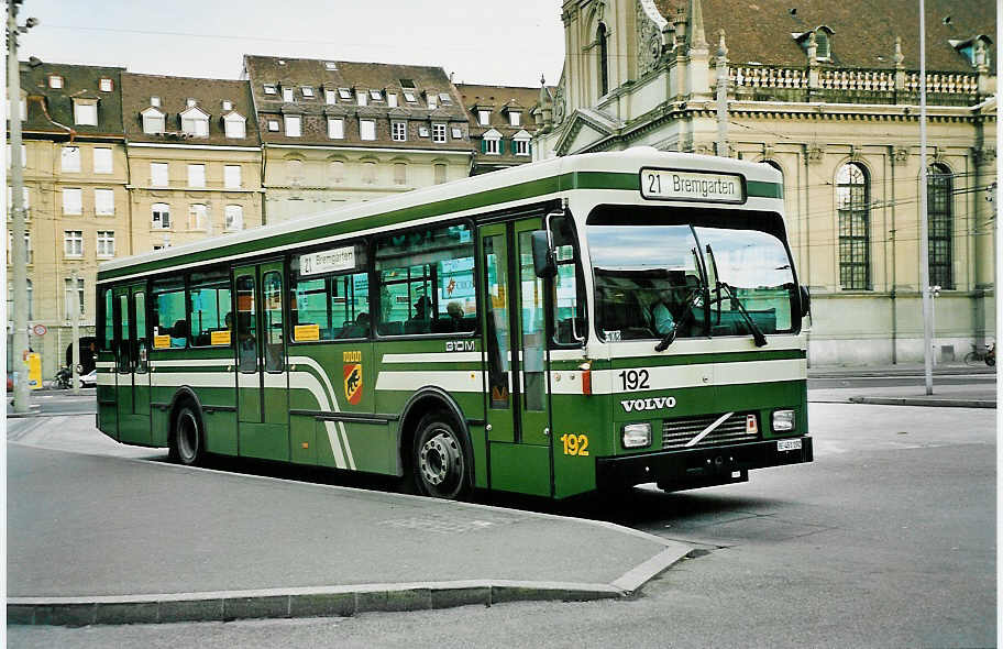 (043'820) - SVB Bern - Nr. 192/BE 451'192 - Volvo/R&J am 19. November 2000 beim Bahnhof Bern