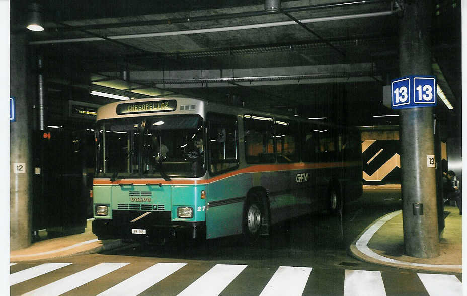 (043'927) - GFM Fribourg - Nr. 27/FR 361 - Volvo/R&J am 25. November 2000 in Fribourg, Busbahnhof