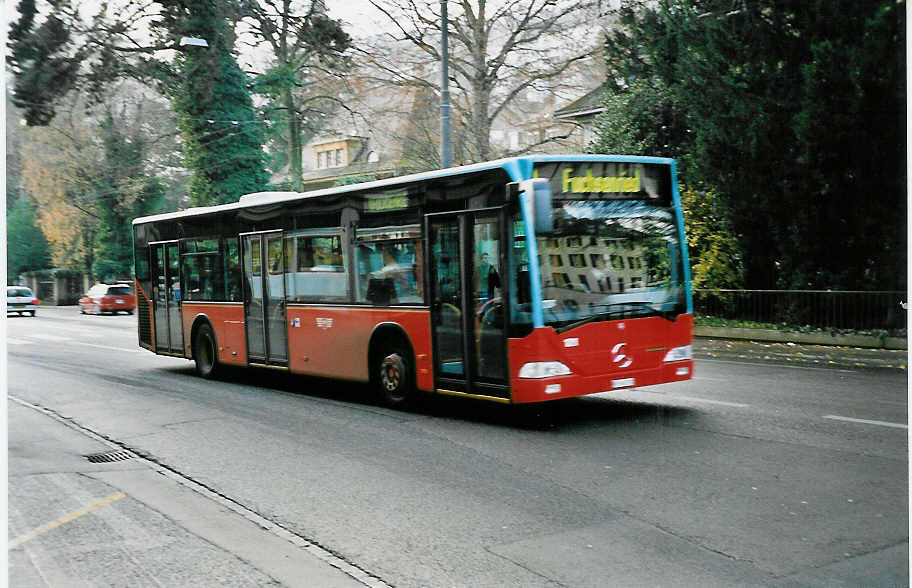 (044'006) - VB Biel - Nr. 121/BE 560'121 - Mercedes am 2. Dezember 2000 in Biel, Mhlebrcke