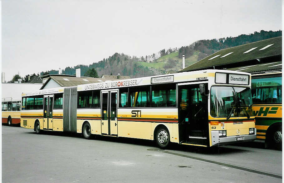 (044'108) - STI Thun - Nr. 63/BE 433'663 - Mercedes am 14. Dezember 2000 in Thun, Garage