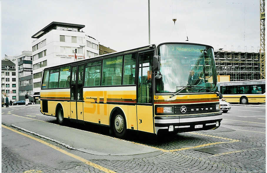 (044'111) - STI Thun - Nr. 13/BE 26'509 - Setra (ex AvH Heimenschwand Nr. 3; ex AGS Sigriswil Nr. 1) am 18. Dezember 2000 beim Bahnhof Thun