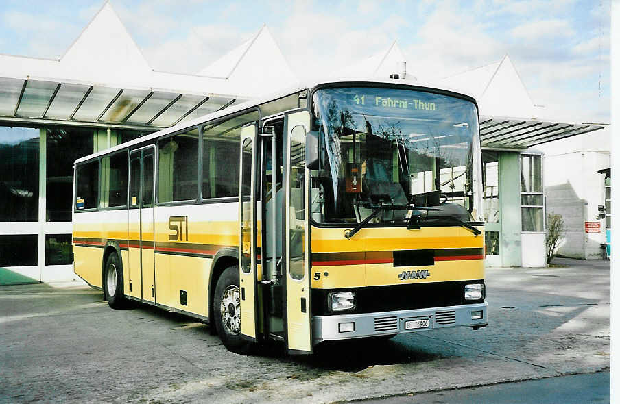 (044'114) - STI Thun - Nr. 5/BE 26'906 - NAW/R&J (ex ATGH Heiligenschwendi Nr. 5) am 19. Dezember 2000 in Thun, Garage