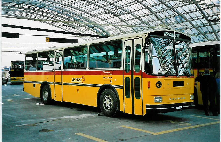 (044'325) - PTT-Regie - P 24'282 - Saurer/Hess am 1. Januar 2001 in Chur, Postautostation