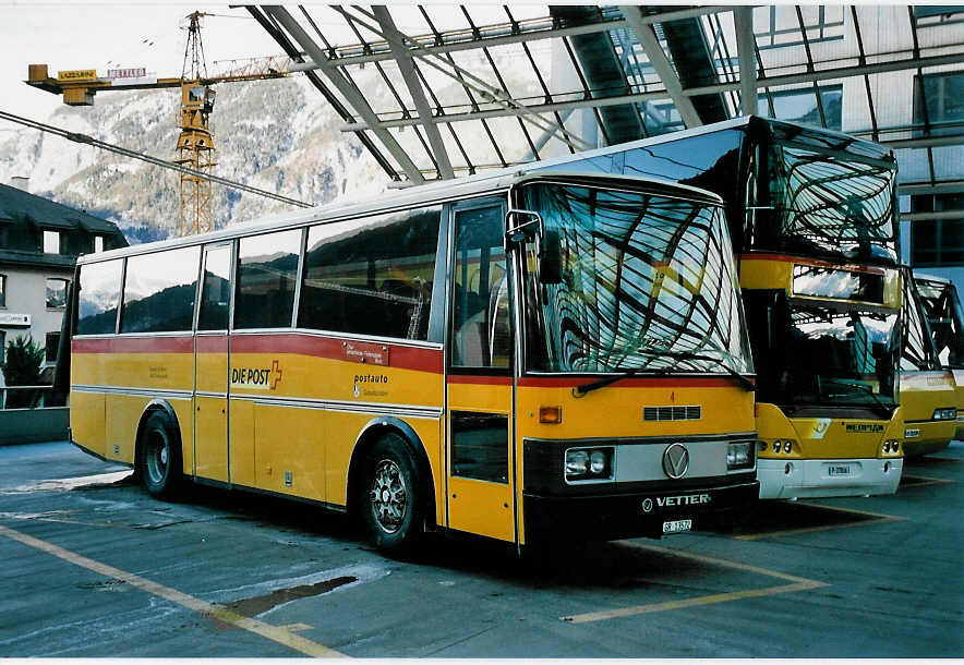 (044'401) - Gruber, Tiefencastel - Nr. 4/GR 13'572 - Vetter am 1. Januar 2001 in Chur, Postautostation